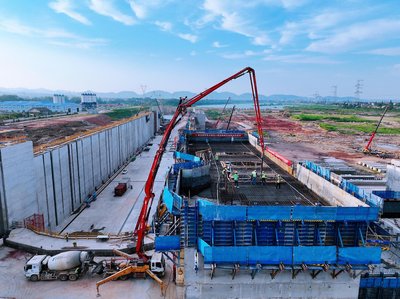 湖南常德青山樞紐項目取得關鍵進展 船閘閘首全部封頂，混凝土切割技術顯成效